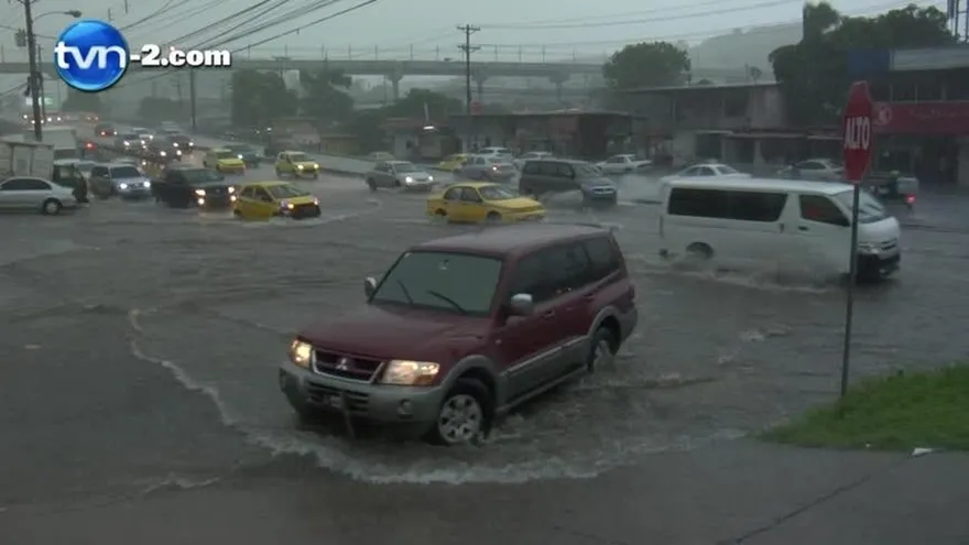 Inundaciones en varios puntos de la capital