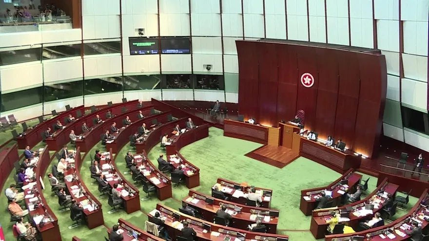 Parlamento de Hong Kong rechaza reforma de Pekín