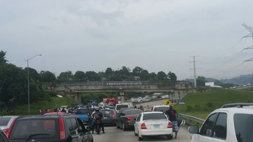 El cierre afecta el tránsito por el corredor norte.