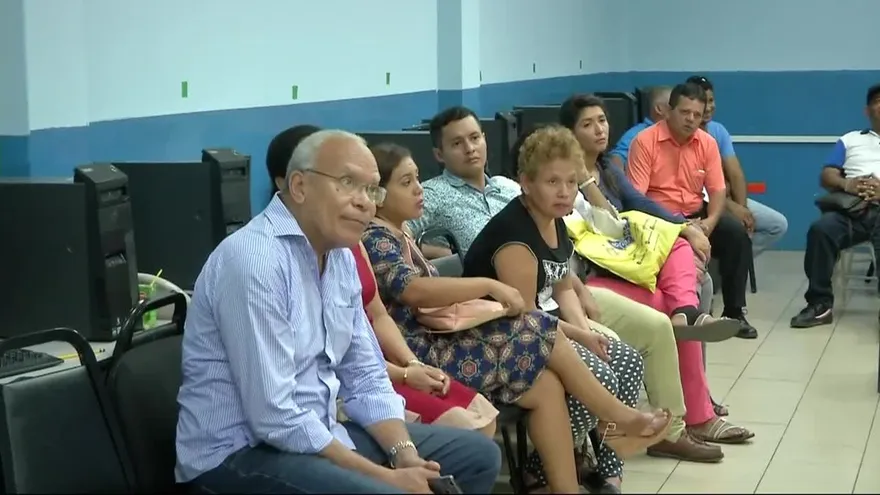 Estudiantes de la Escuela República de Venezuela darán clases en locales comerciales