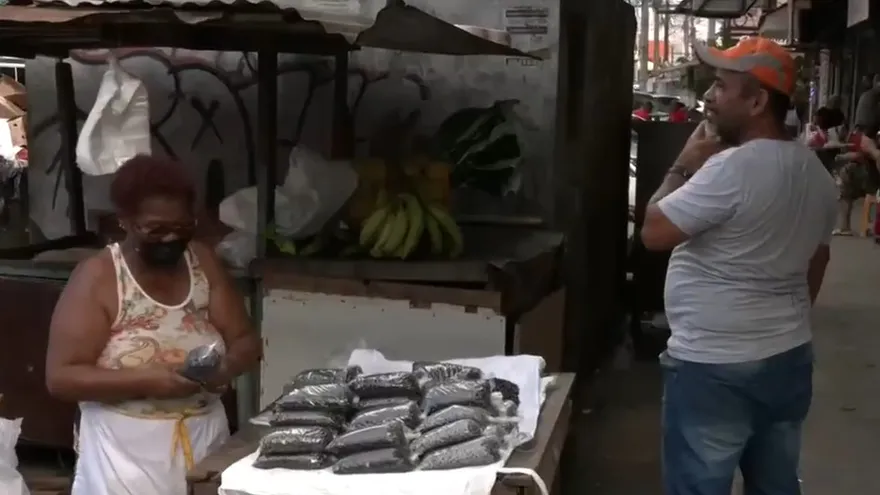 Mucho movimiento comercial en la Avenida Central