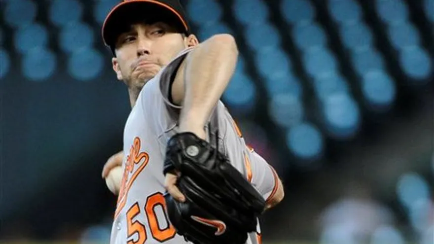 Hardy y González dan victoria a Orioles