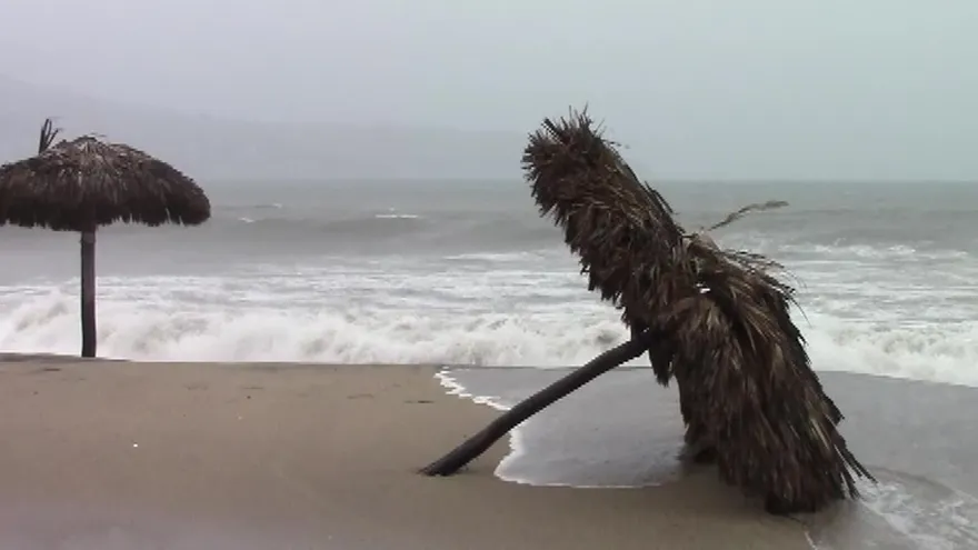 Tormenta tropical Carlos golpea México