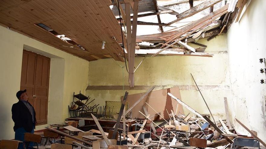 Daños en una escuela en la cabecera departamental guatemalteca de Quetzaltenan, este miércoles 14 de junio de 2017.