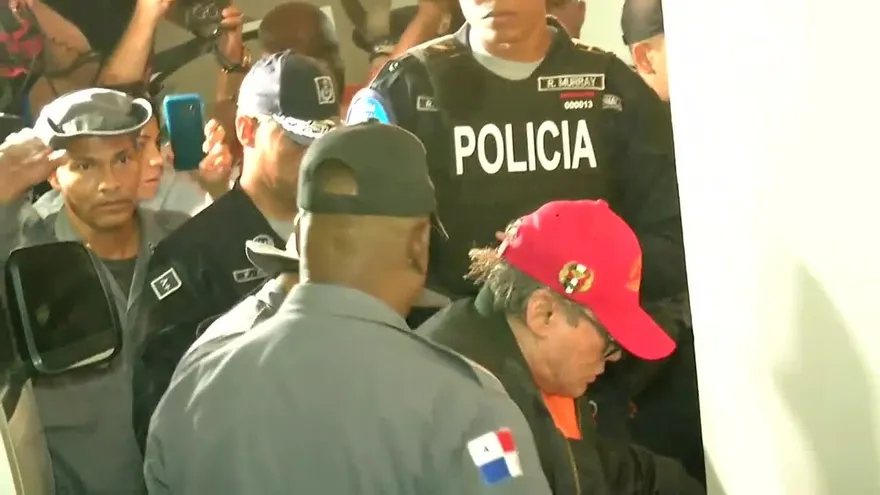 Exgeneral Noriega sale de la cárcel