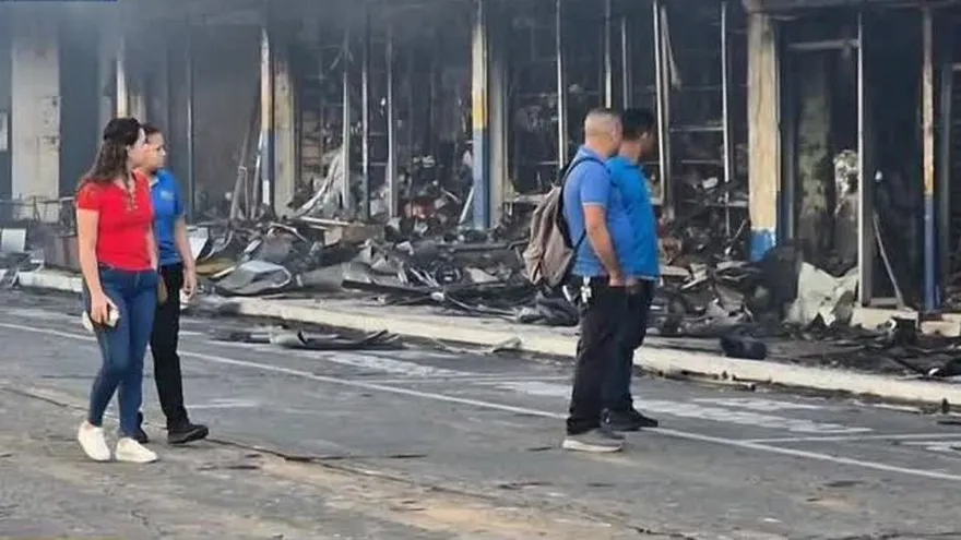 Estiman más de $5 millones en pérdidas por incendio en almacenes en David
