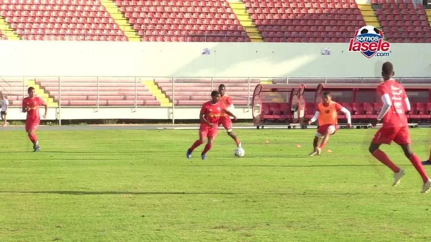 Julio Dely Valdés: "El panameño es indisciplinado tácticamente"