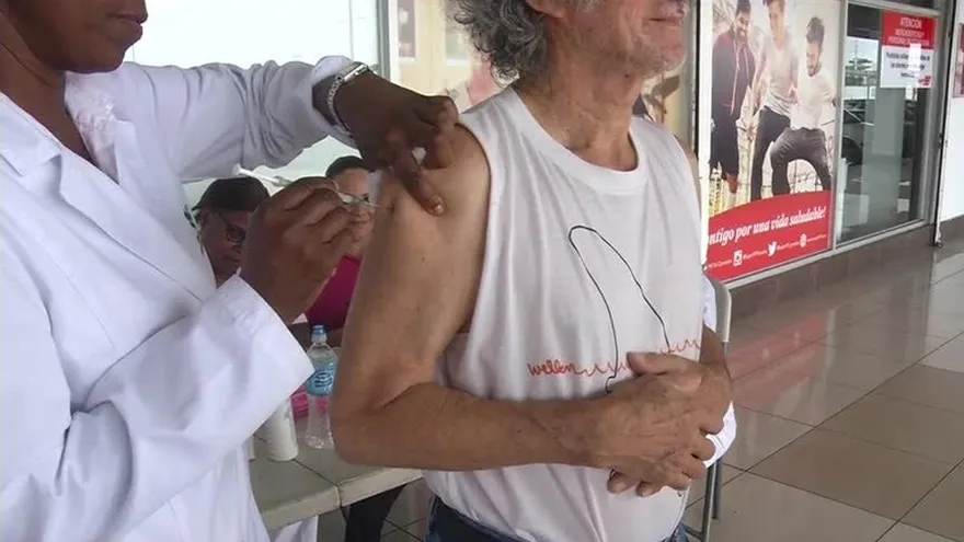 Exhortan a la población a asistir a jornadas de vacunación contra la influenza