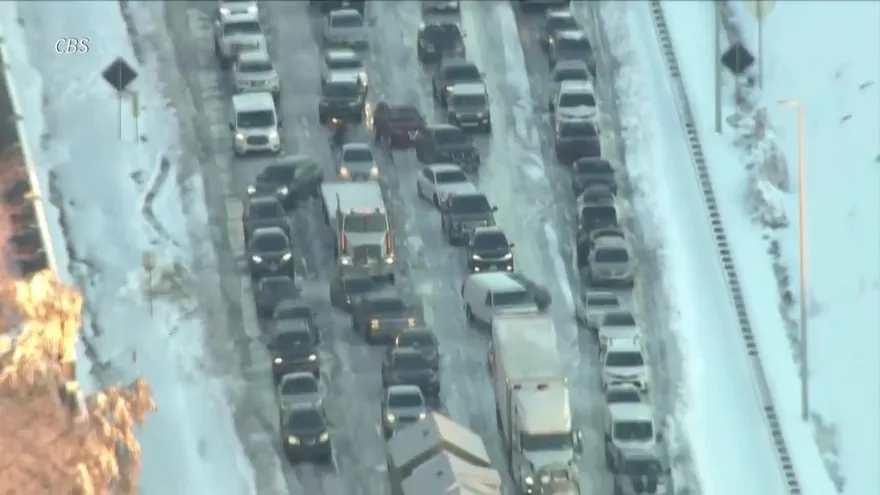 La nevada en Estados Unidos bloquea a automovilistas durante horas