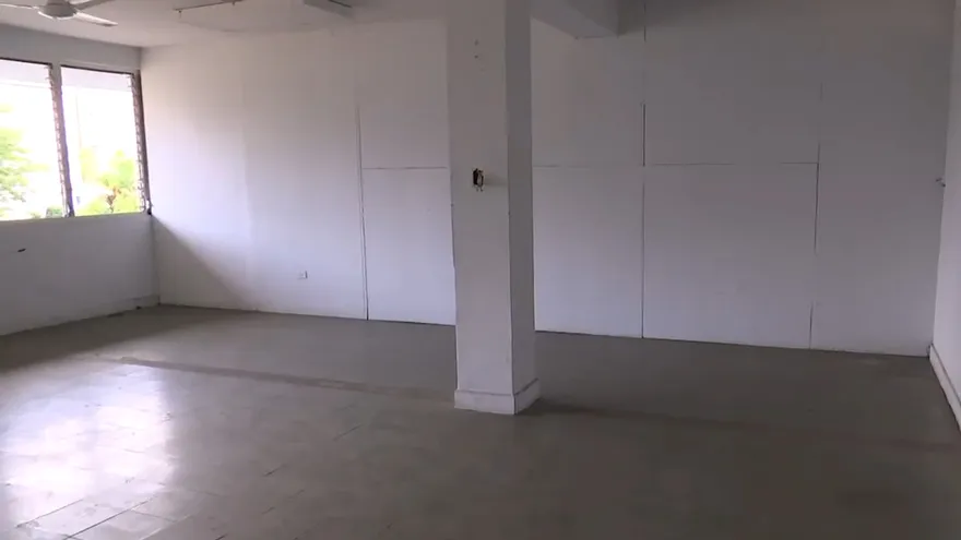 Salones sin sillas en La Profesional