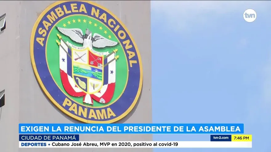 Críticas al presidente de la Asamblea por vacunación de tres de sus familiares