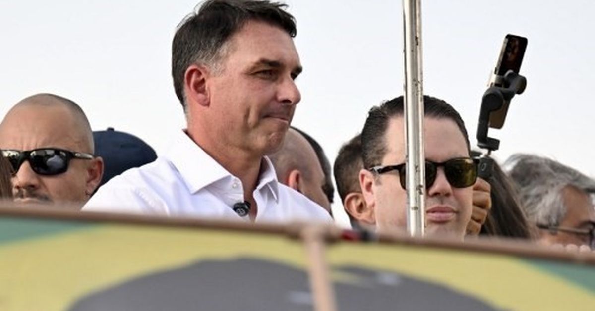 El hijo de Bolsonaro elogia segundo mandato de Trump y se ve como presidente de Brasil
