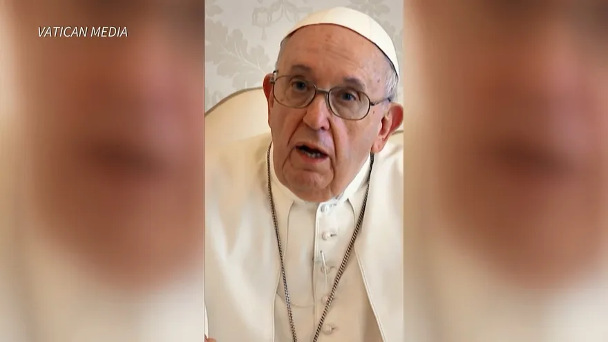 Papa Francisco pide vacunarse contra covid-19 como "un acto de amor"