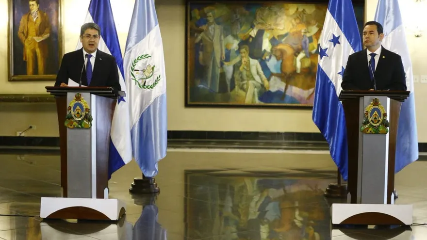 El presidente de Honduras, Juan Orlando Hernández, recibió a su homólogo de Guatemala, Jimmy Morales.