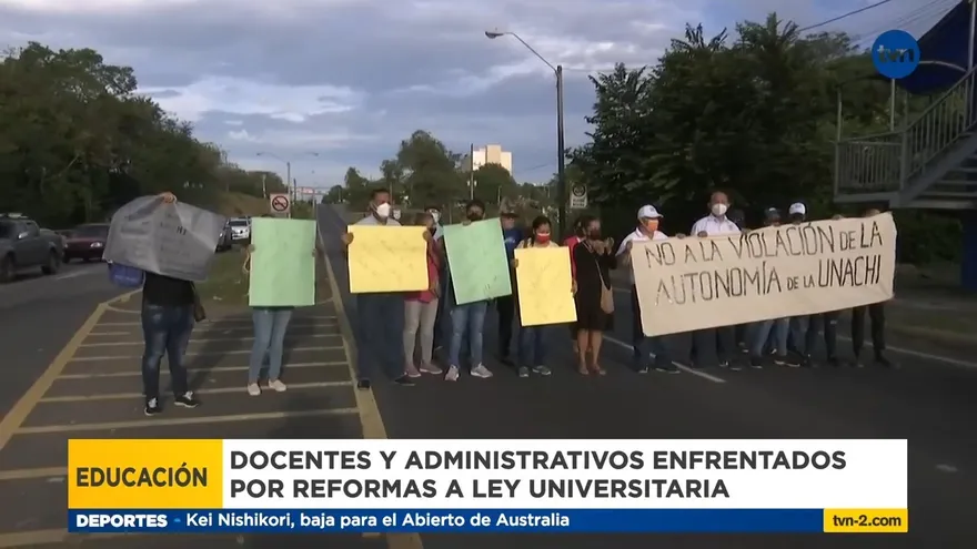 Docentes y administrativos de la Universidad Autónoma de Chiriquí se enfrentan
