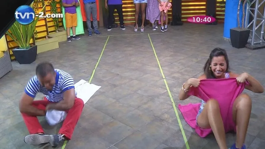 Juego carrera con toallas con el Comando Tiburon