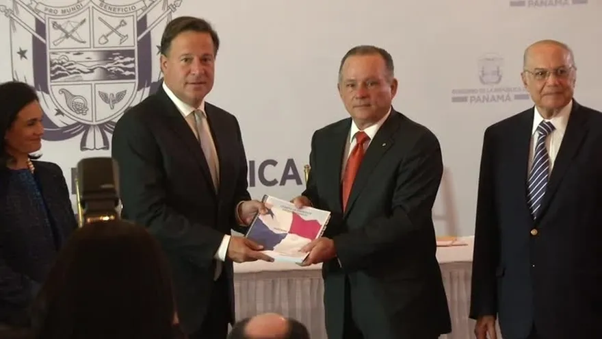 Varela recibe informe del Comité de Expertos sobre Transparencia Financiera