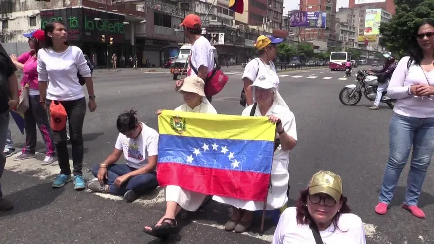 Dos monjas se “plantan” en Caracas contra Maduro