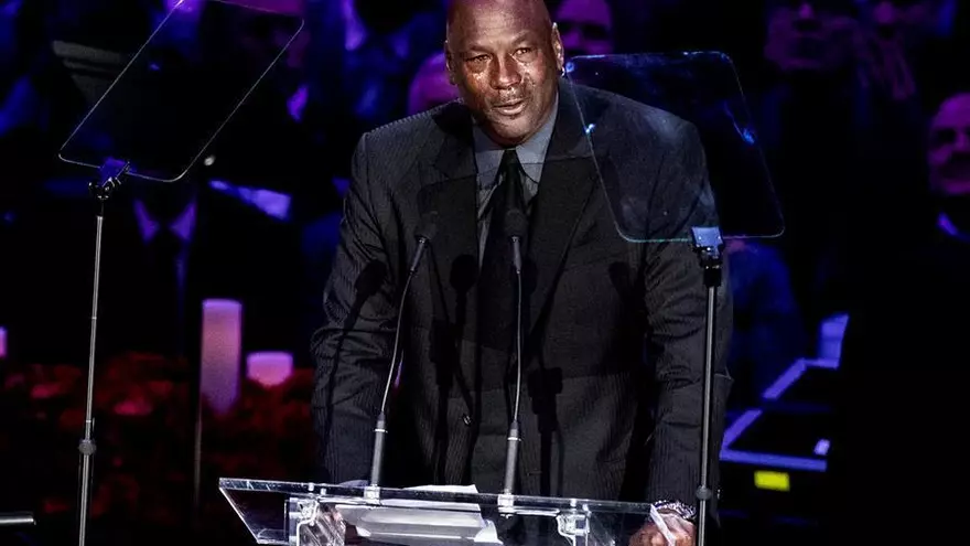 Michael Jordan afirma que está "dolorido y totalmente enojado" por muerte de Floyd