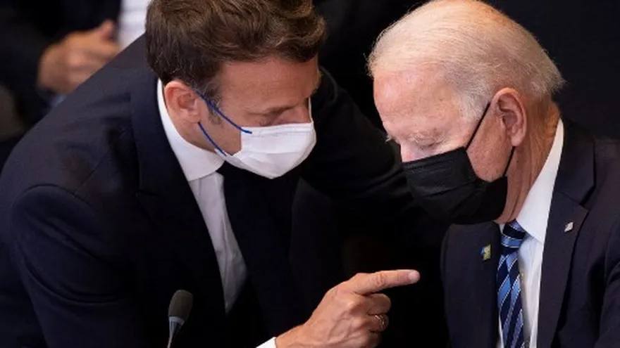 Emmanuel Macron, presidente de Francia y Joe Biden, presidente de Estados Unidos en un pasado encuentro