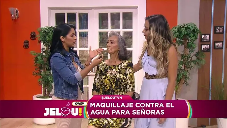 Maquillaje contra el agua para señoras
