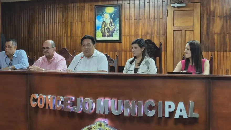 Directivos del Ministerio de Trabajo y Desarrollo Laboral (Mitradel) durante una reunión con autoridades del Municipio de La Chorrera.