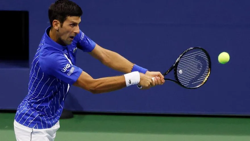 Djokovic gana a Dzumhur y jugará segunda ronda contra Edmund
