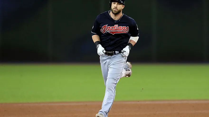 Jason Kipnis, aportó con jonrón en triunfo de los Indios .