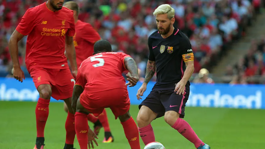 Acción del partido amistoso entre el FC Barcelona y el Liverpool