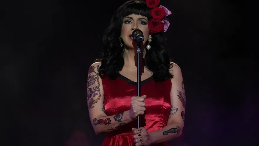 Judy Meana se llevó la noche con su imitación de Mon Laferte