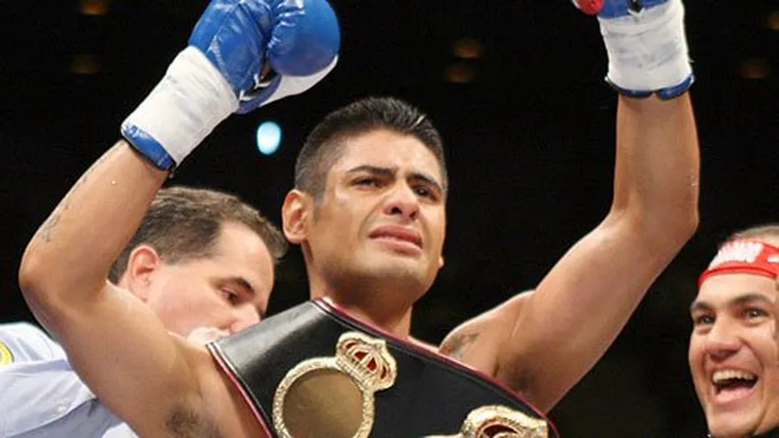 Salgado vence a Barros y mantiene su reinado