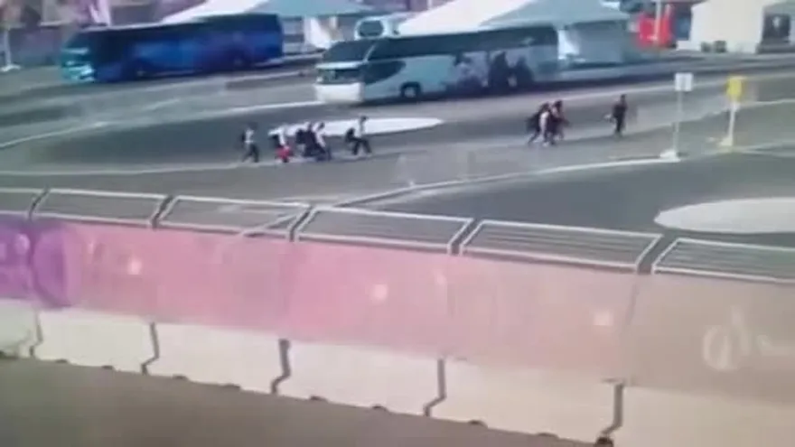 Bus arrolla a nadadoras austriacas