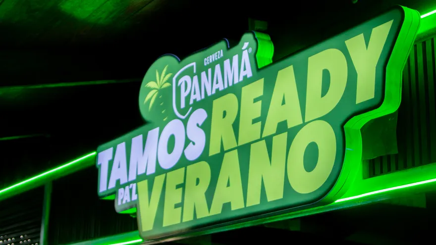 “Tamos Ready pa’l Verano” acompaña la temporada de verano invitando a disfrutarla y a conectar con el ánimo de alegría y celebración propio de la época.