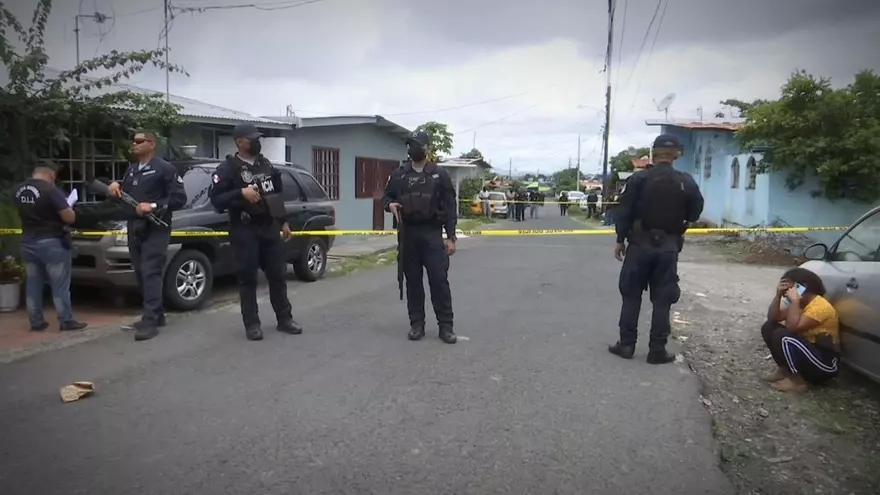 Policía Nacional en una área de homicidios.