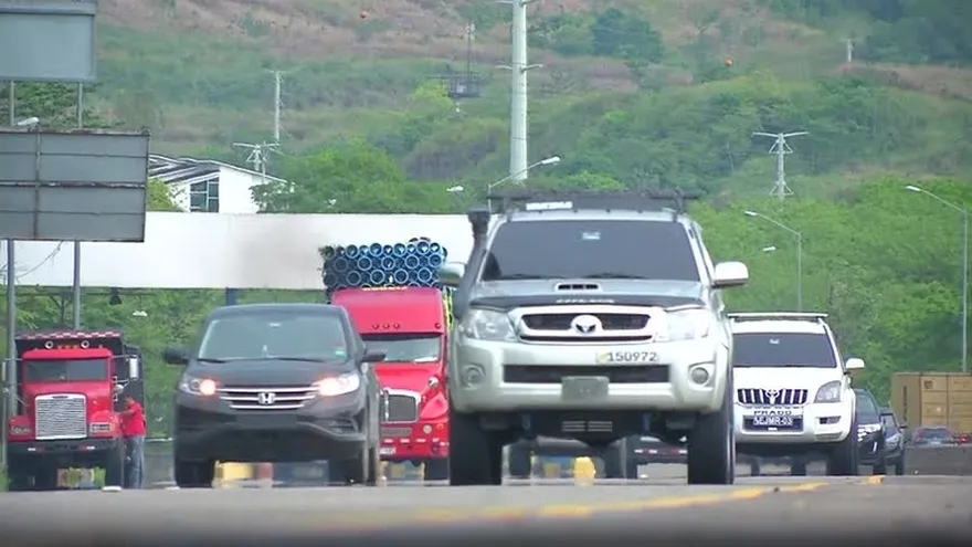 Pretenden subir multas por falta de saldo en los corredores