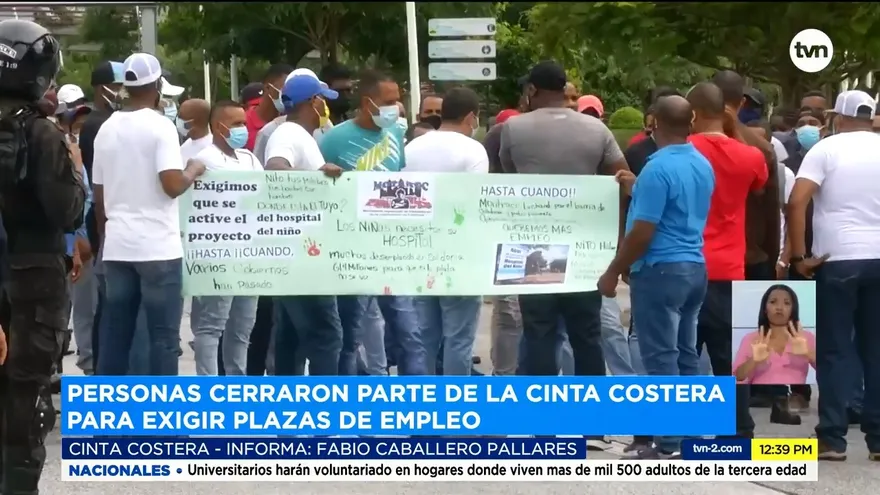 Protestan para exigir plazas de empleo