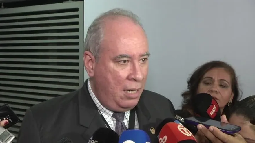 Magistrado Ayú Prado reitera que continuará viajando al extranjero