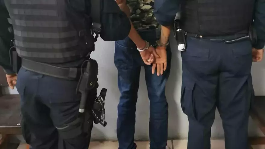 Tres detenidos, armas y droga decomisada en operativos policiales en San Miguelito