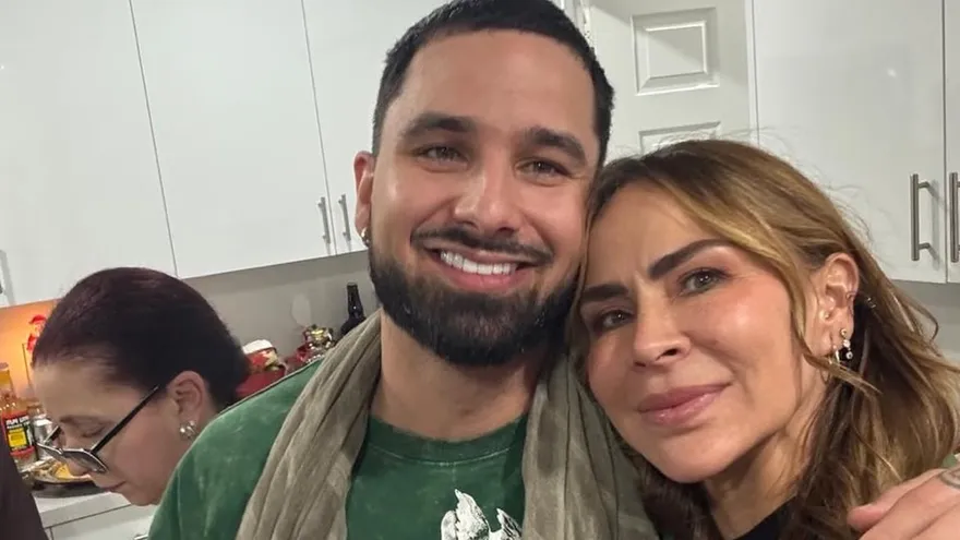 Aylín Mujica y su hijo Mauro Menéndez