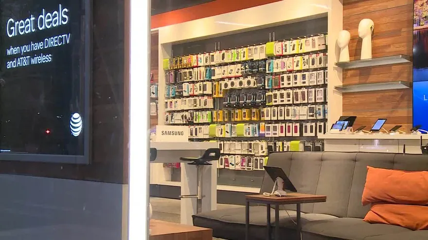 Justicia de EEUU autoriza fusión de AT&T y Time Warner