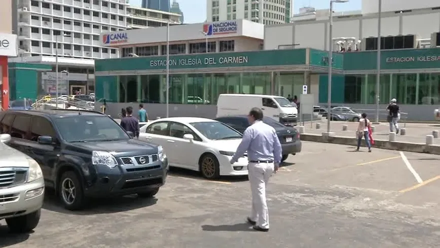 Le roban auto a periodista