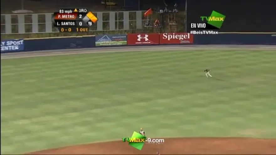 Buena jugada defensiva de Los Santos