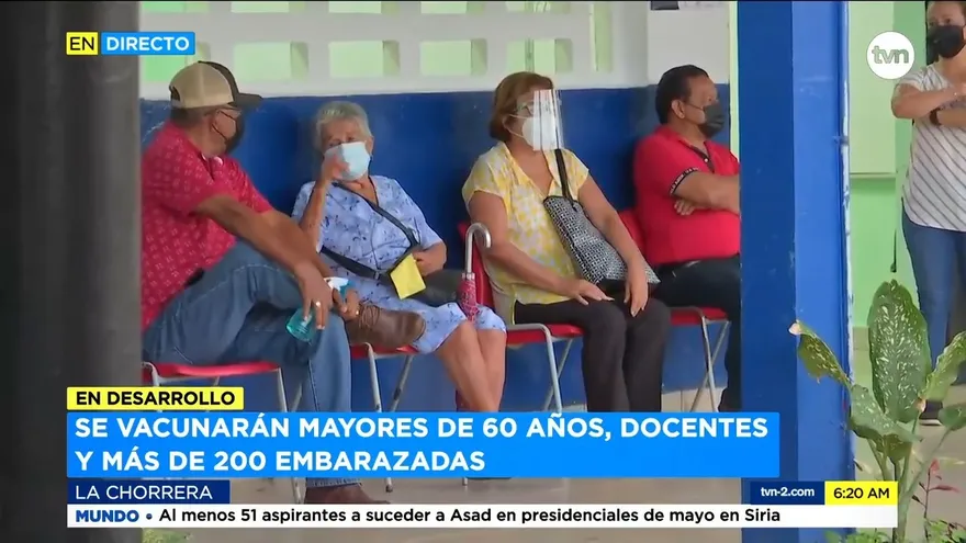 Adultos mayores acuden a vacunarse en La Chorrera