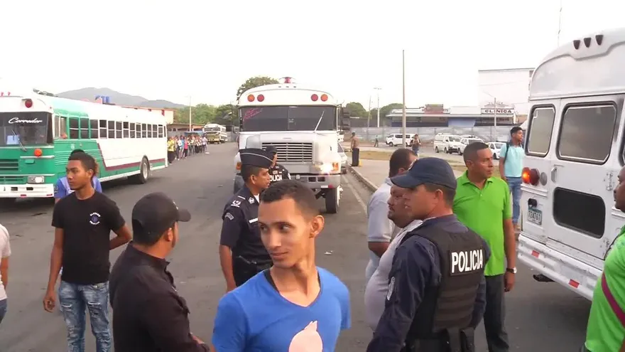 Transportistas y usuarios, enfrentados en la 24 de Diciembre