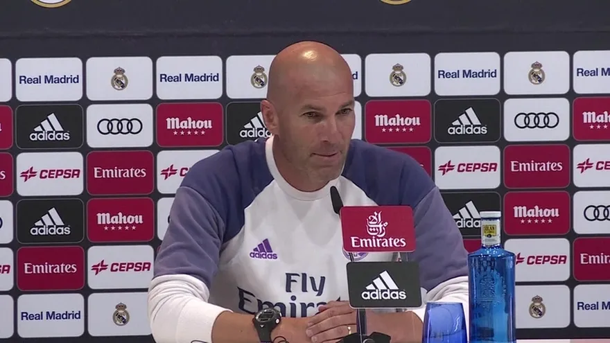Zidane consideró 'absurda' la sanción de la FIFA al Real Madrid