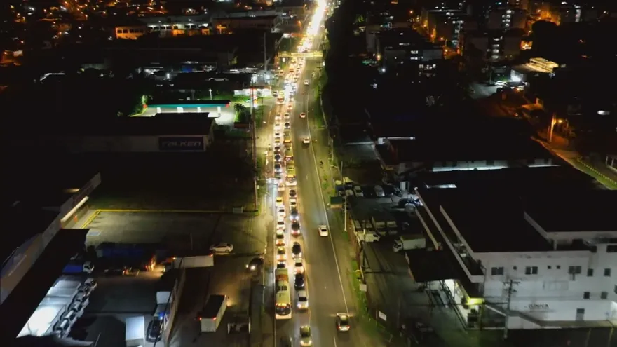 Siguen llegando los fanáticos del Bad Bunny para su concierto.