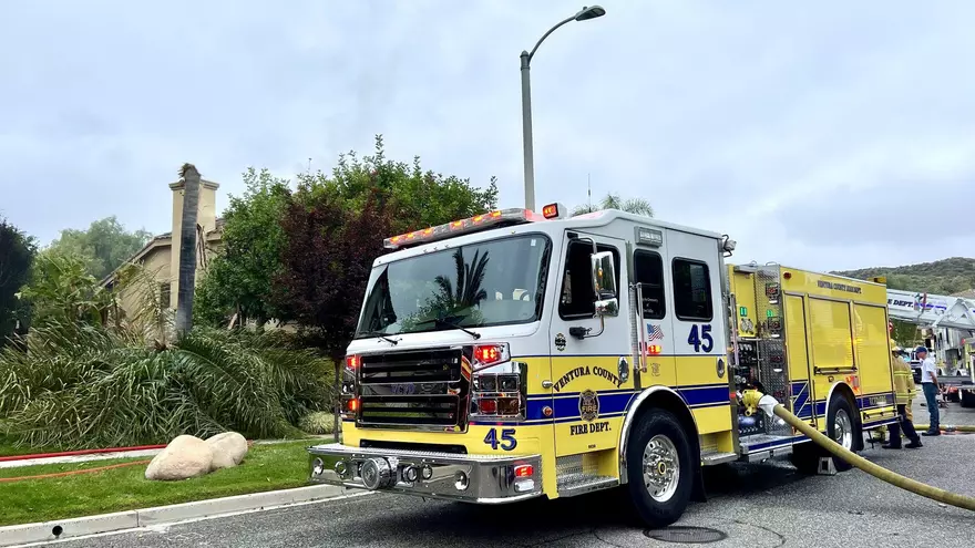 Un camión del Departamento de Bomberos del condado de Ventura