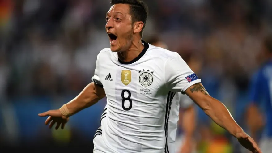 Turquía se felicita de la decisión de Özil de abandonar la selección de fútbol alemana