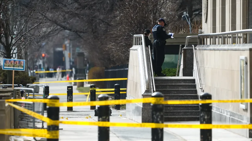 La Policía en el Consulado de Estados Unidos en Canadá