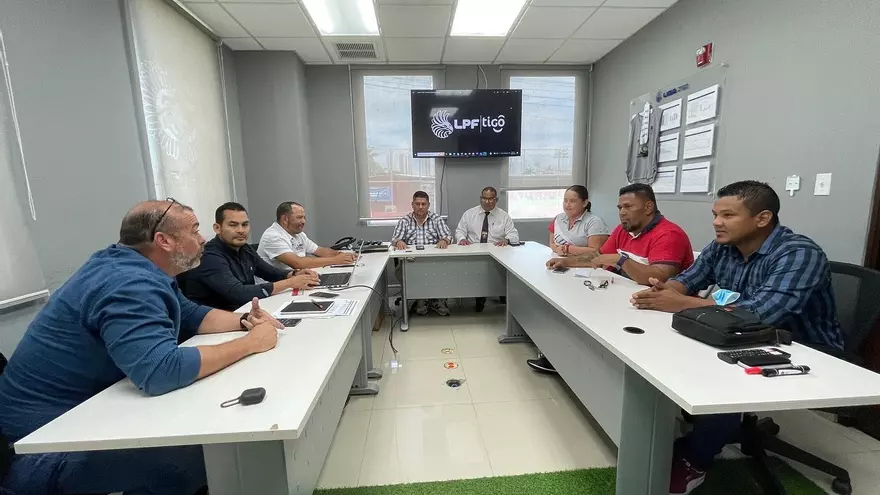 Barra plazina trata tema de la sanción con directiva de la LPF